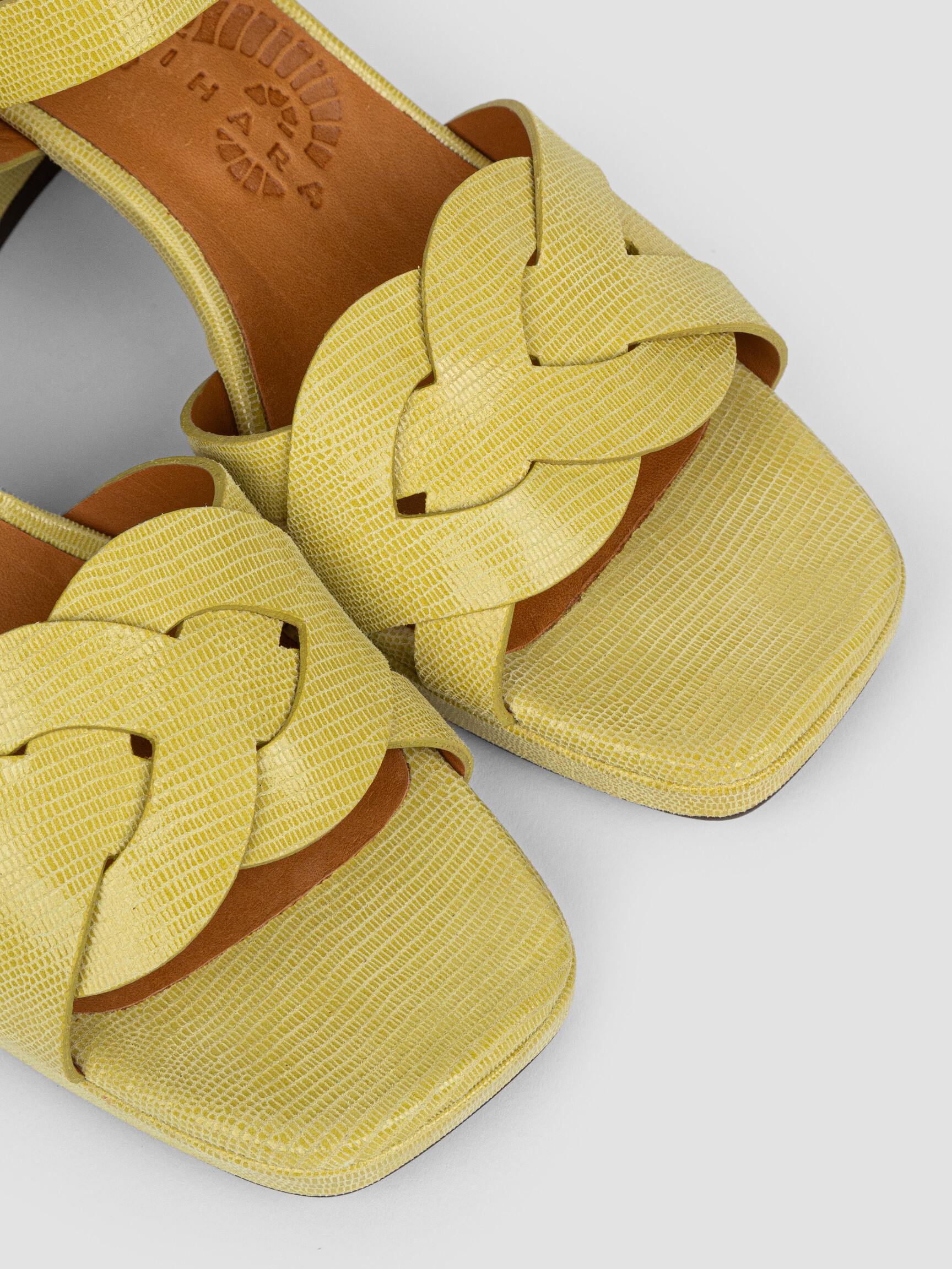 Gaura leather sandals with relief