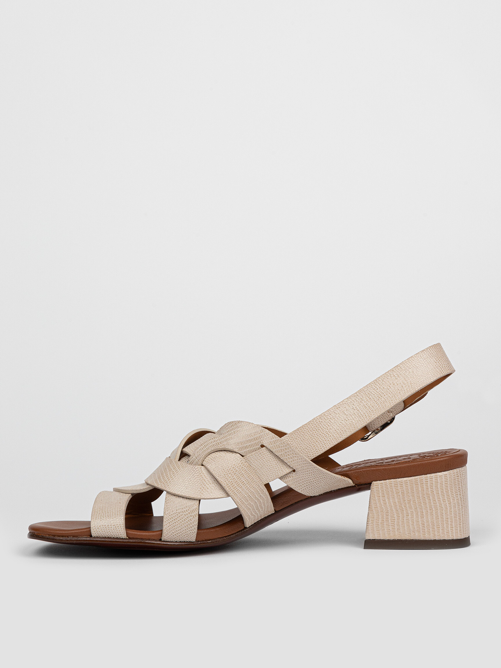 Quirino leather sandals with relief