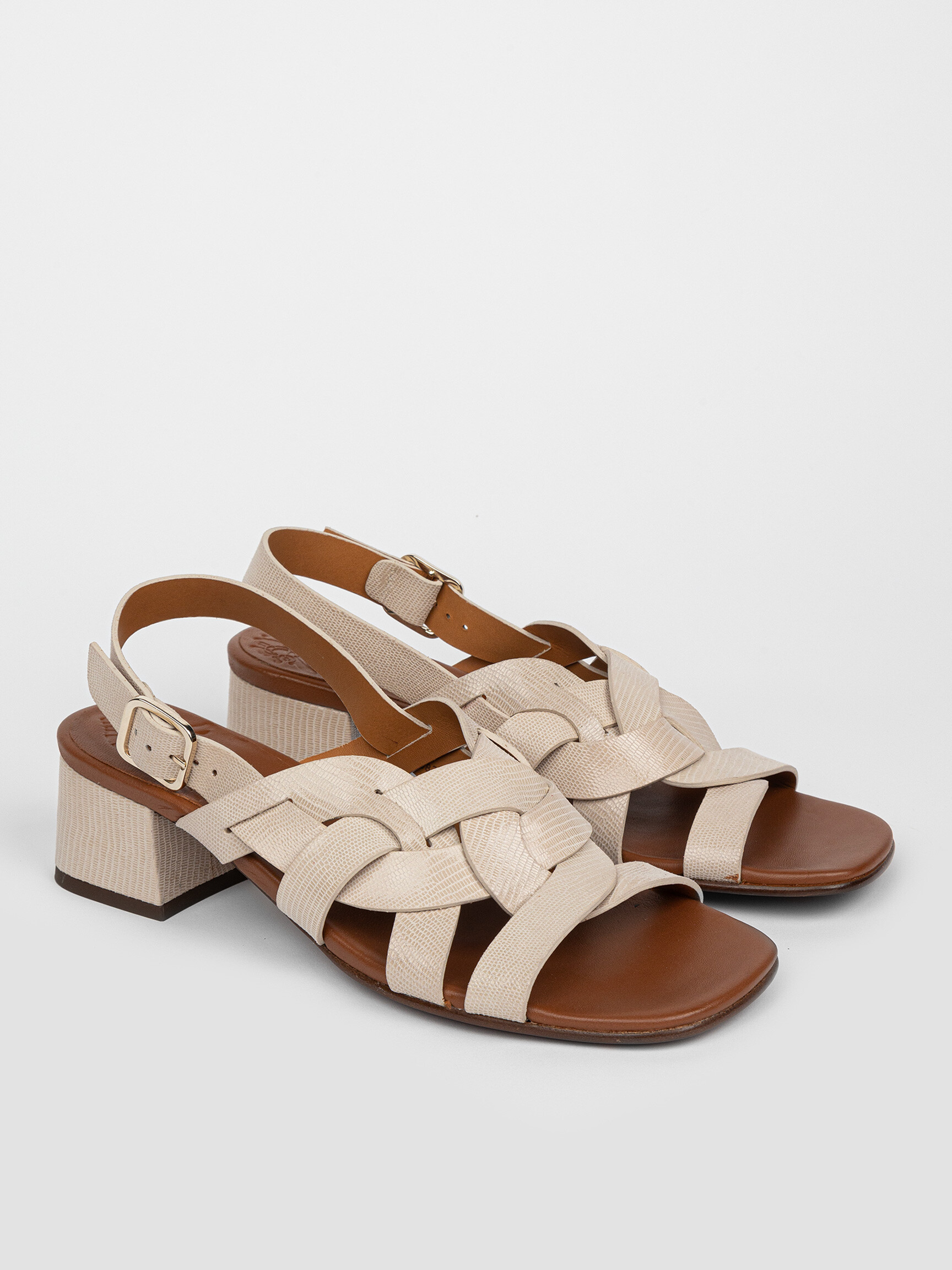 Quirino leather sandals with relief