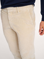 Closed | Broeken | Broeken