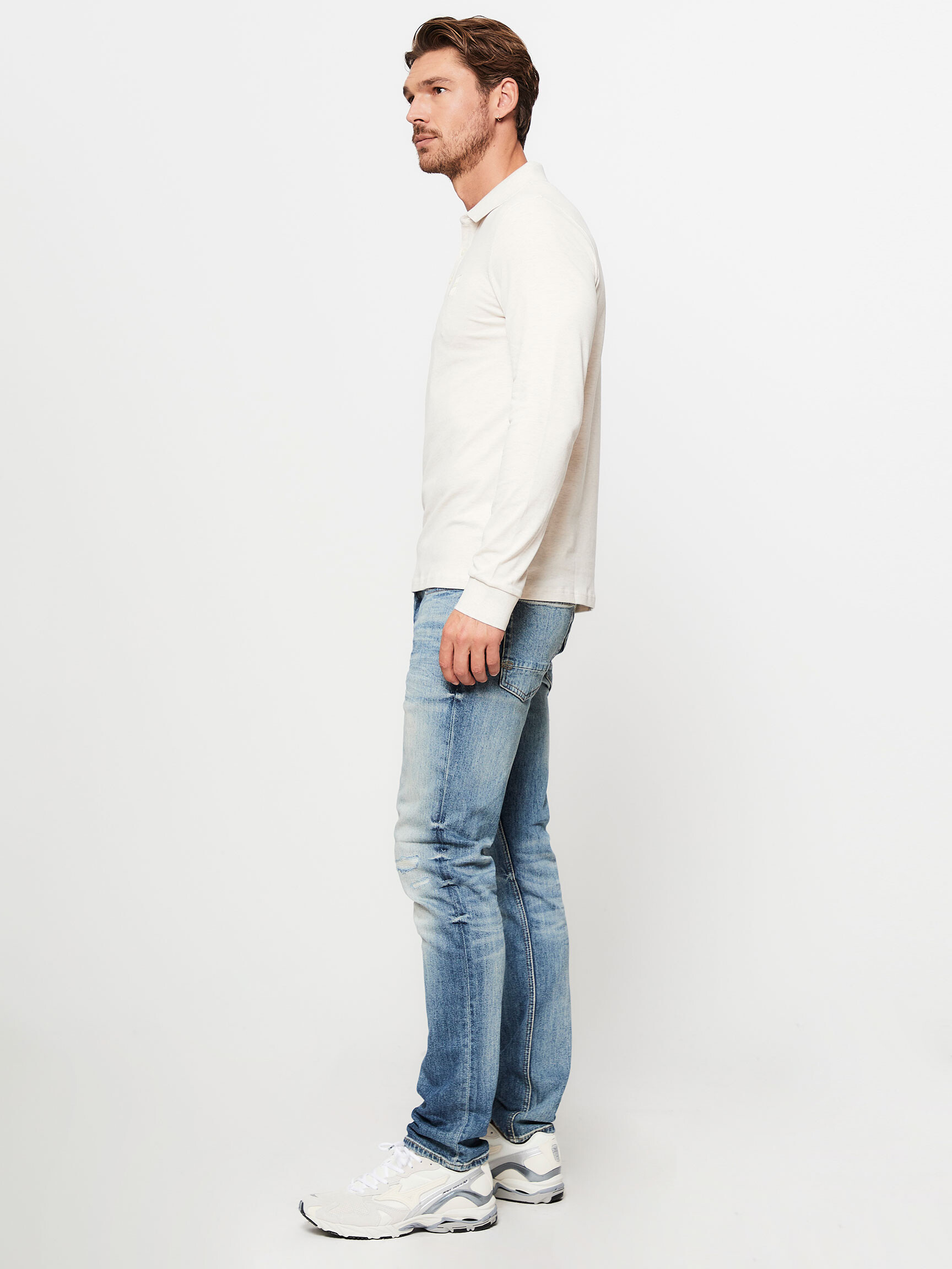 Razor, regular waist slim fit jeans