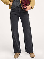 My Essential Wardrobe | Jeans | Loose