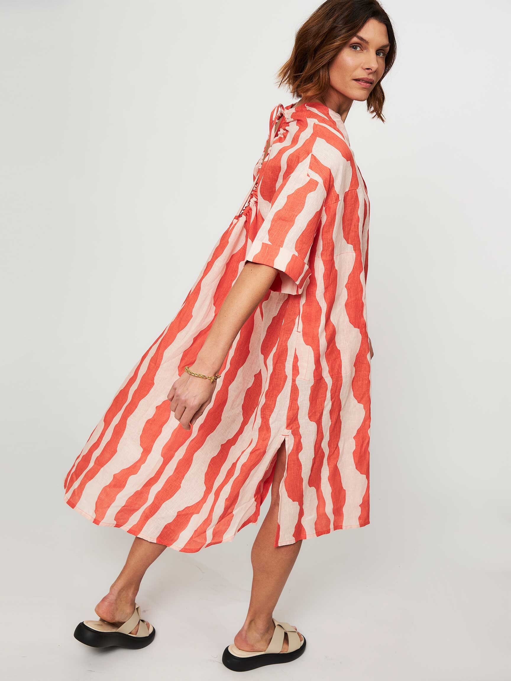Calima, linen dress with print