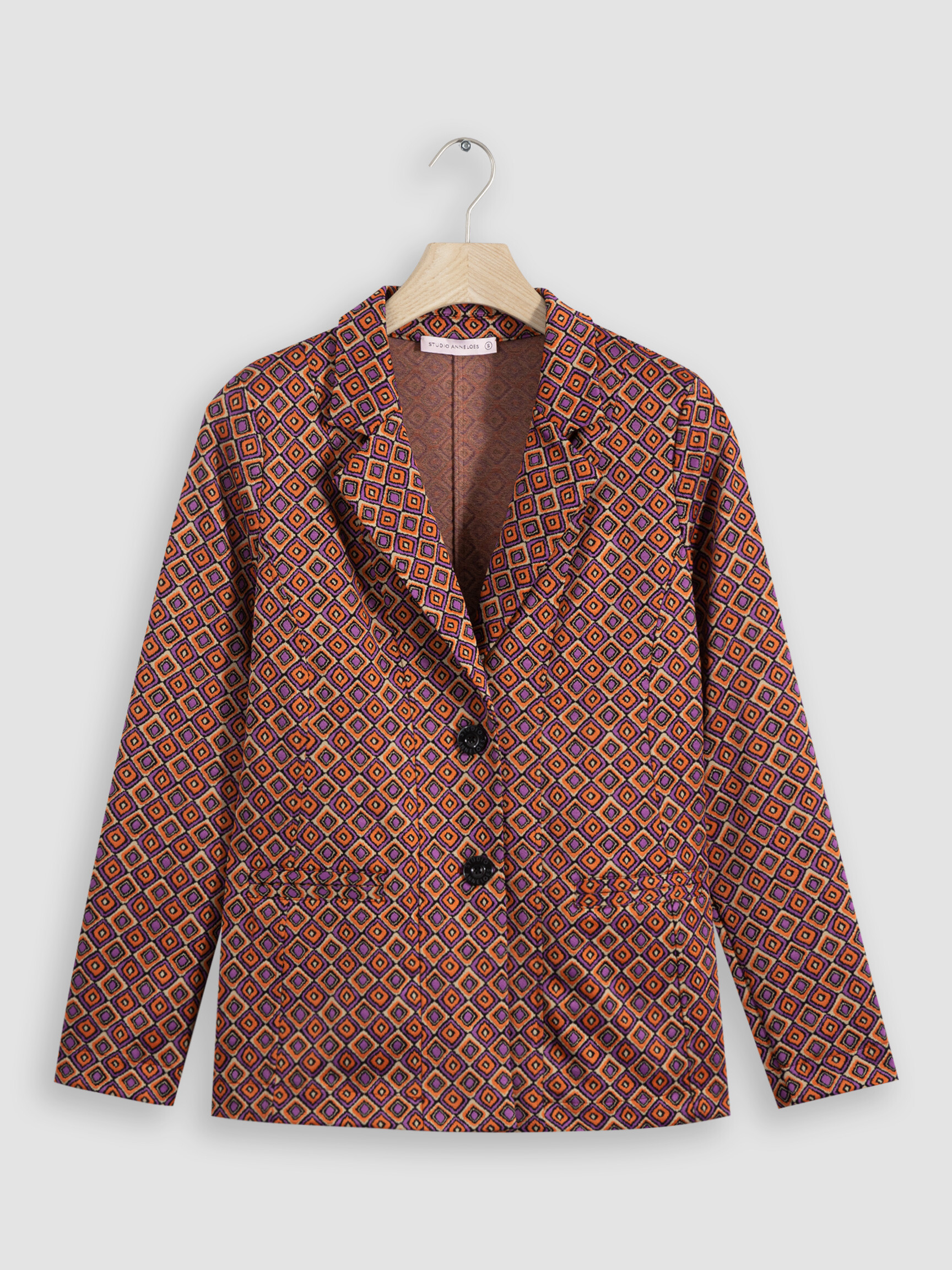 Léa Seydoux nails understated elegance in an oversized blazer as