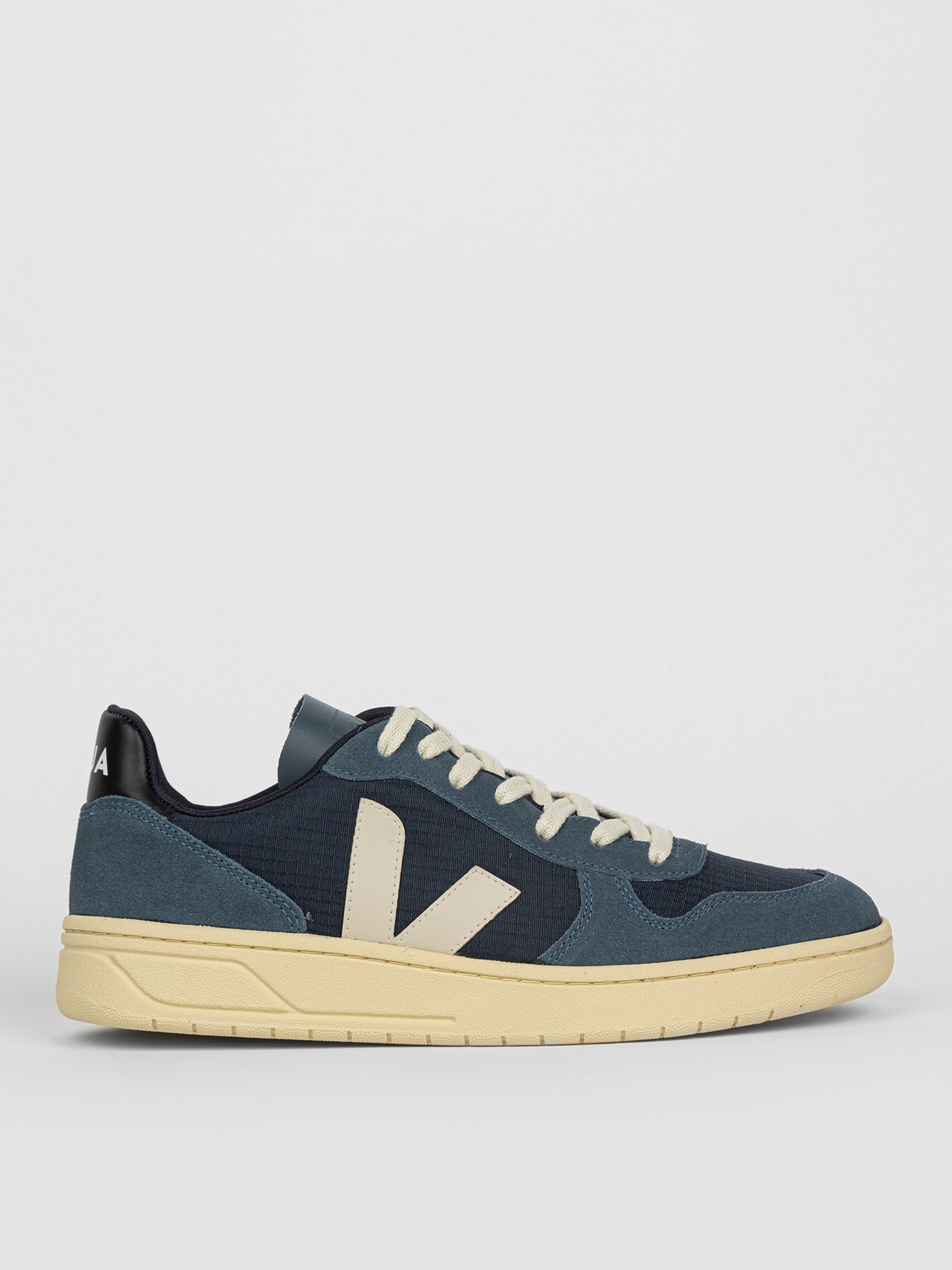 VEJA SHOES SNEAKERS